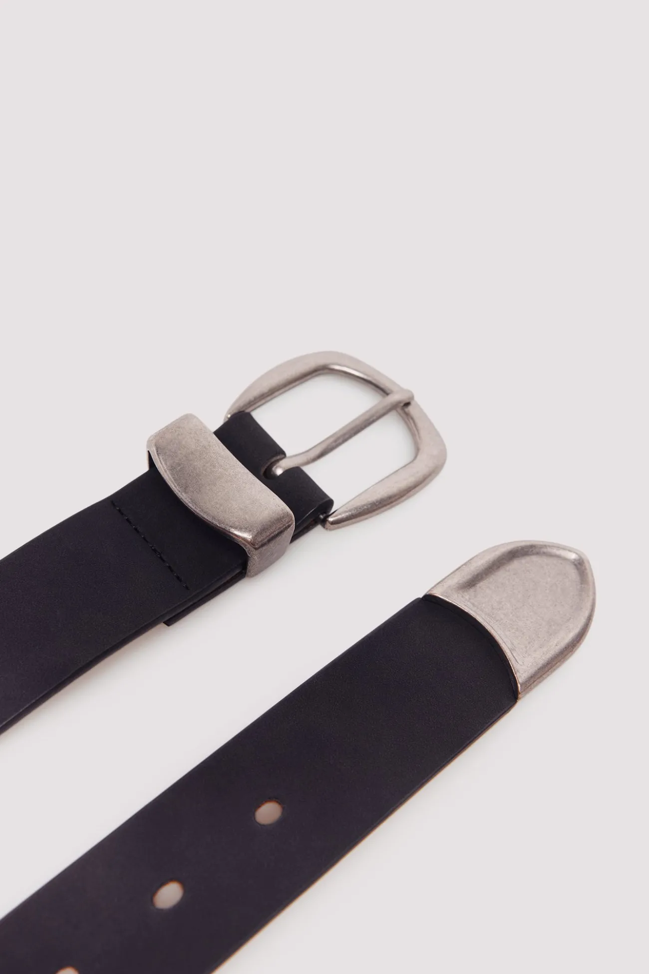Ceinture effet cuir avec pointe en métal