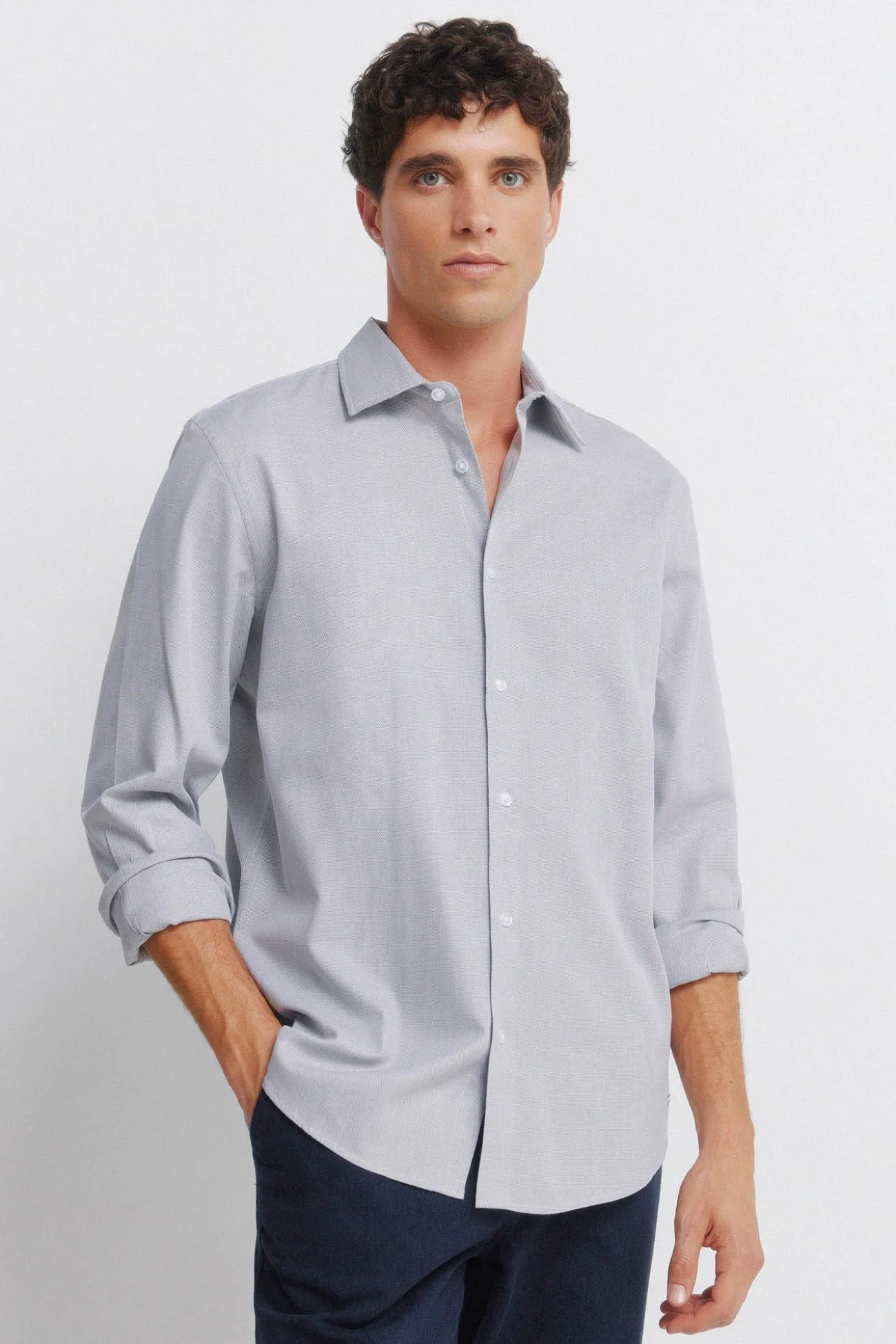 Chemise habillée à la structure facile d'entretien