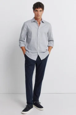 Chemise habillée à la structure facile d'entretien