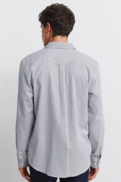 Chemise habillée à la structure facile d'entretien