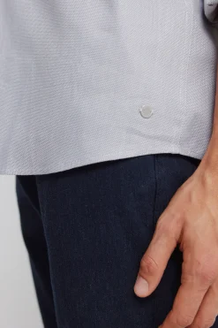 Chemise habillée à la structure facile d'entretien