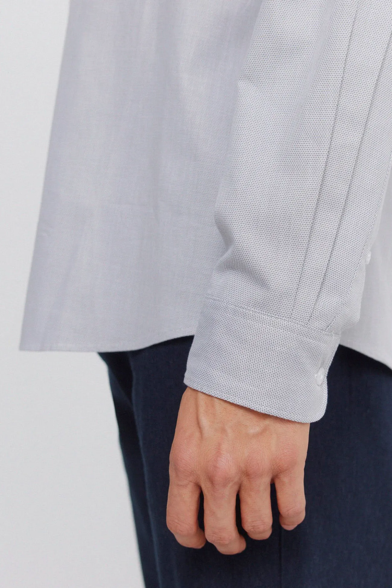 Chemise habillée à la structure facile d'entretien