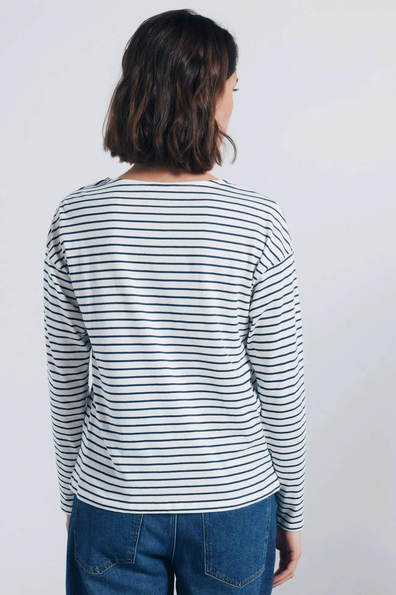 Chemise rayures à boutons sur les épaules