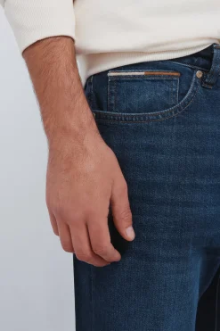 Jeans coupe r&eacute;guli&egrave;re d&eacute;lav&eacute; fonc&eacute;
