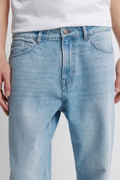 Jeans d&eacute;lav&eacute; moyen clair coupe droite