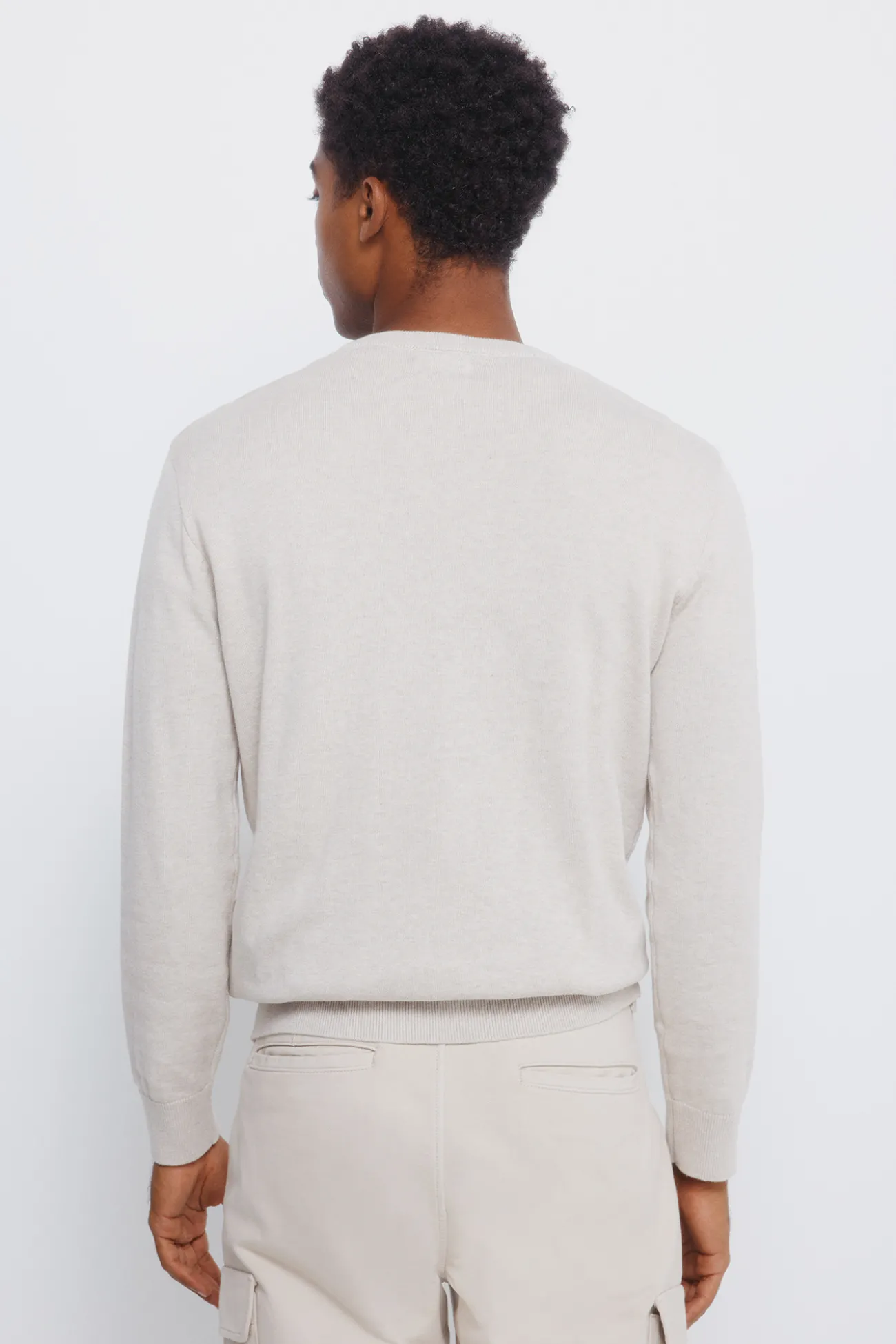 Pull basique à col en V