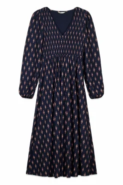 Robe à décolleté volanté