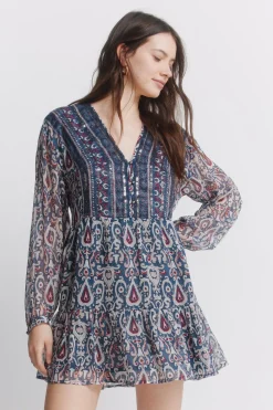 Robe courte en gaze &agrave; sequins