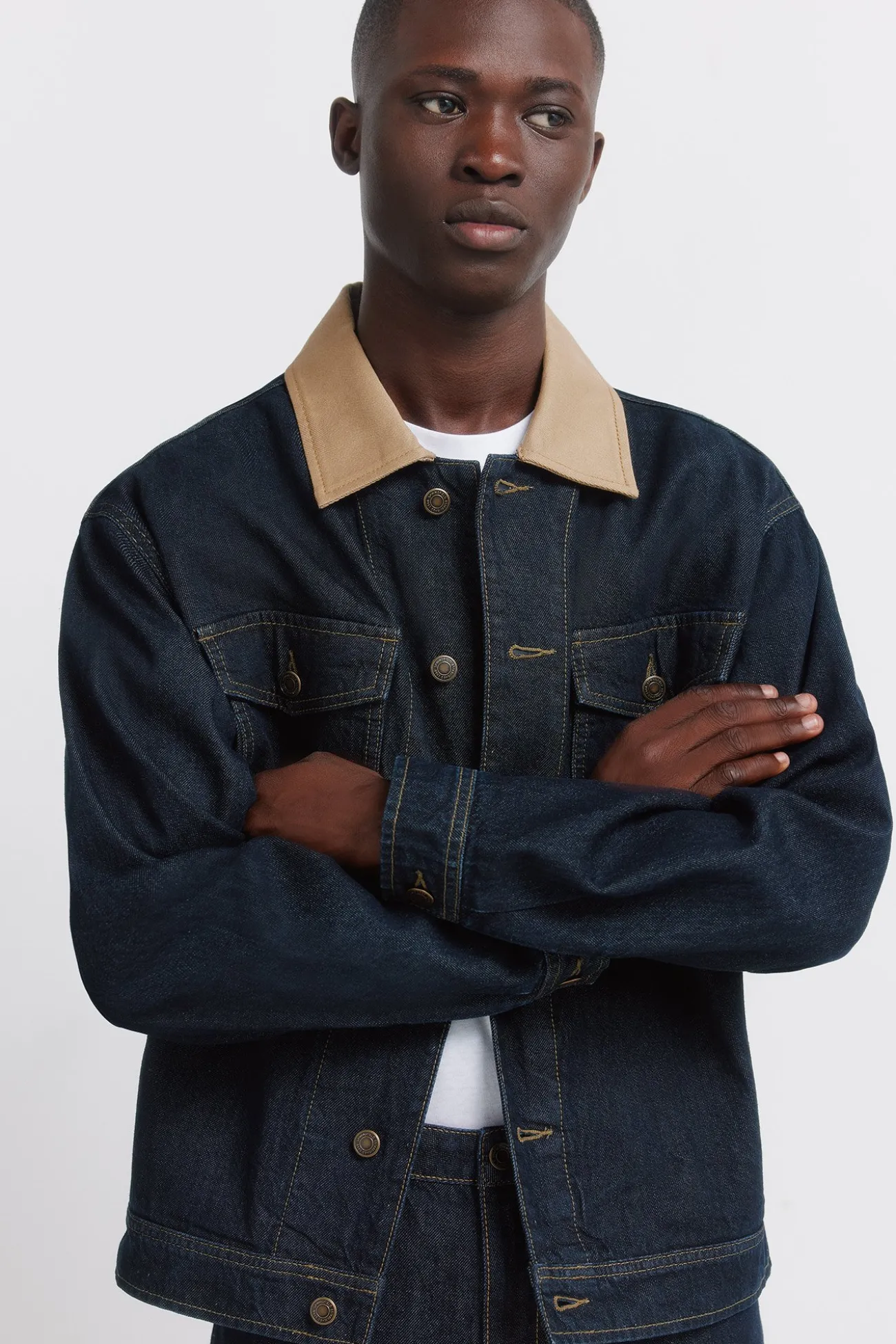 Veste en jean oversize avec col contrasté