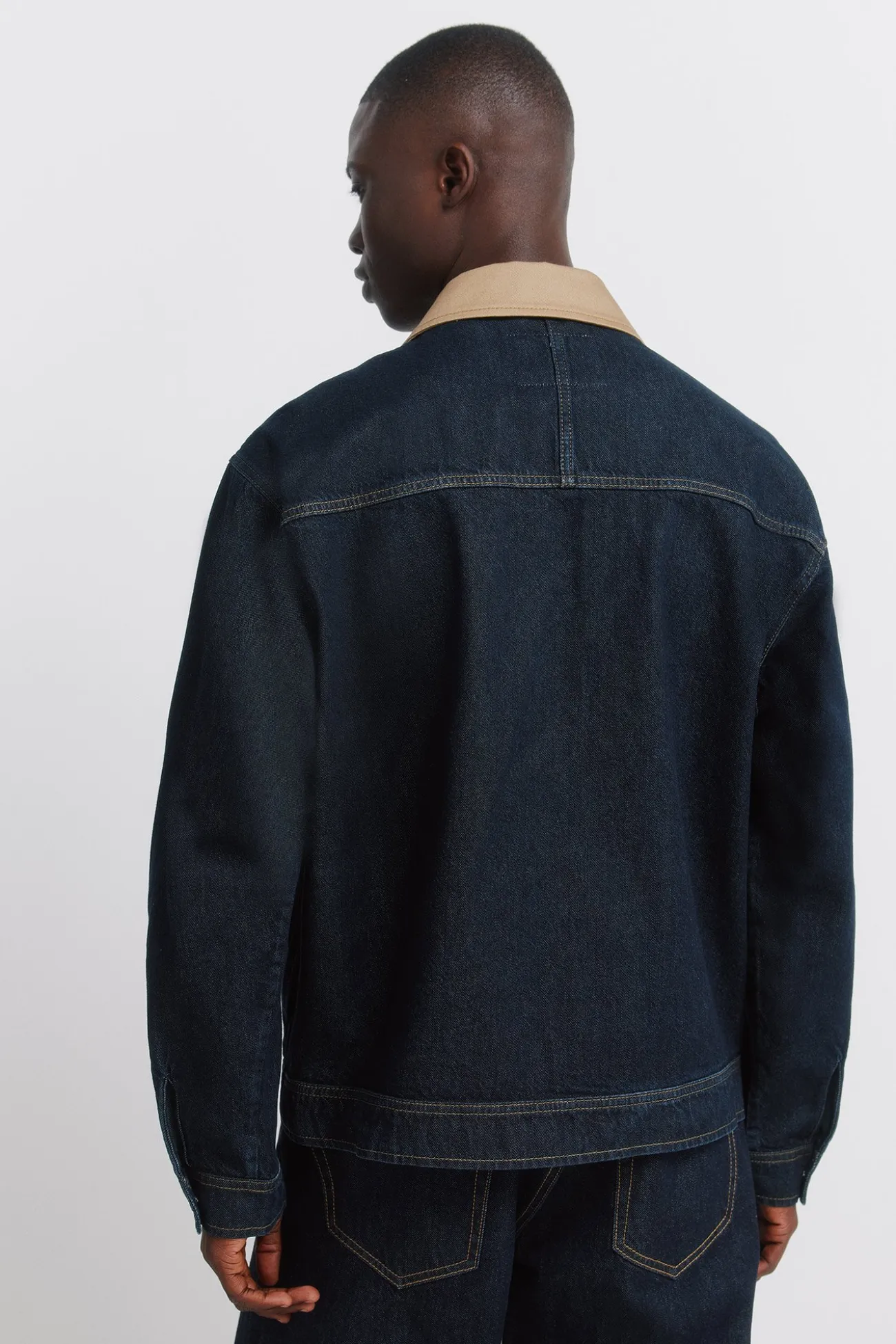 Veste en jean oversize avec col contrasté